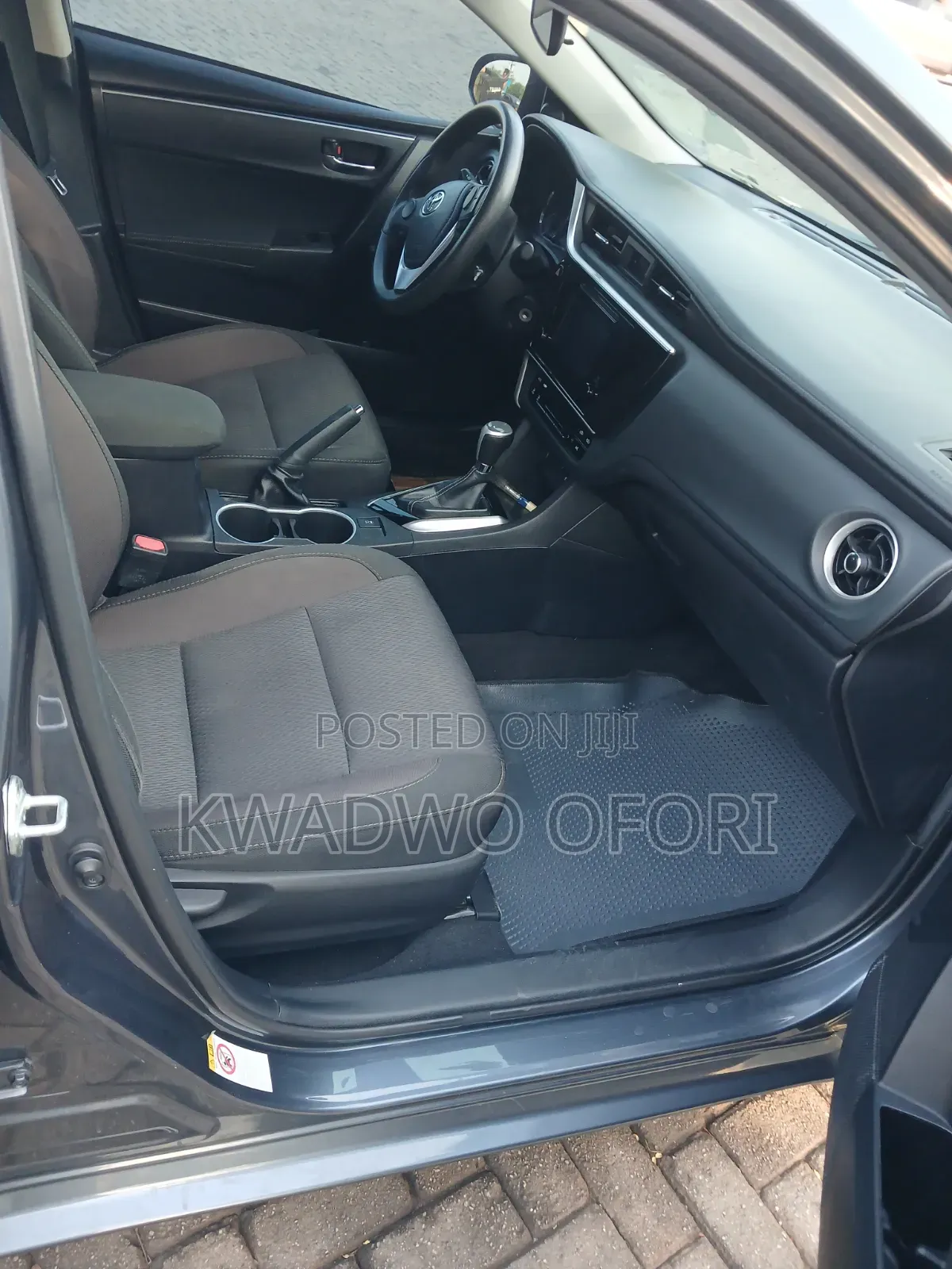 Toyota Corolla LE Eco (1.8L 4cyl 2A) 2019 Gray