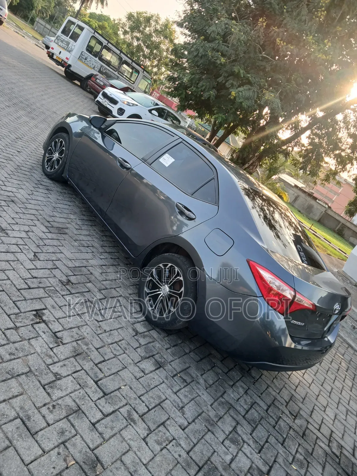Toyota Corolla LE Eco (1.8L 4cyl 2A) 2019 Gray