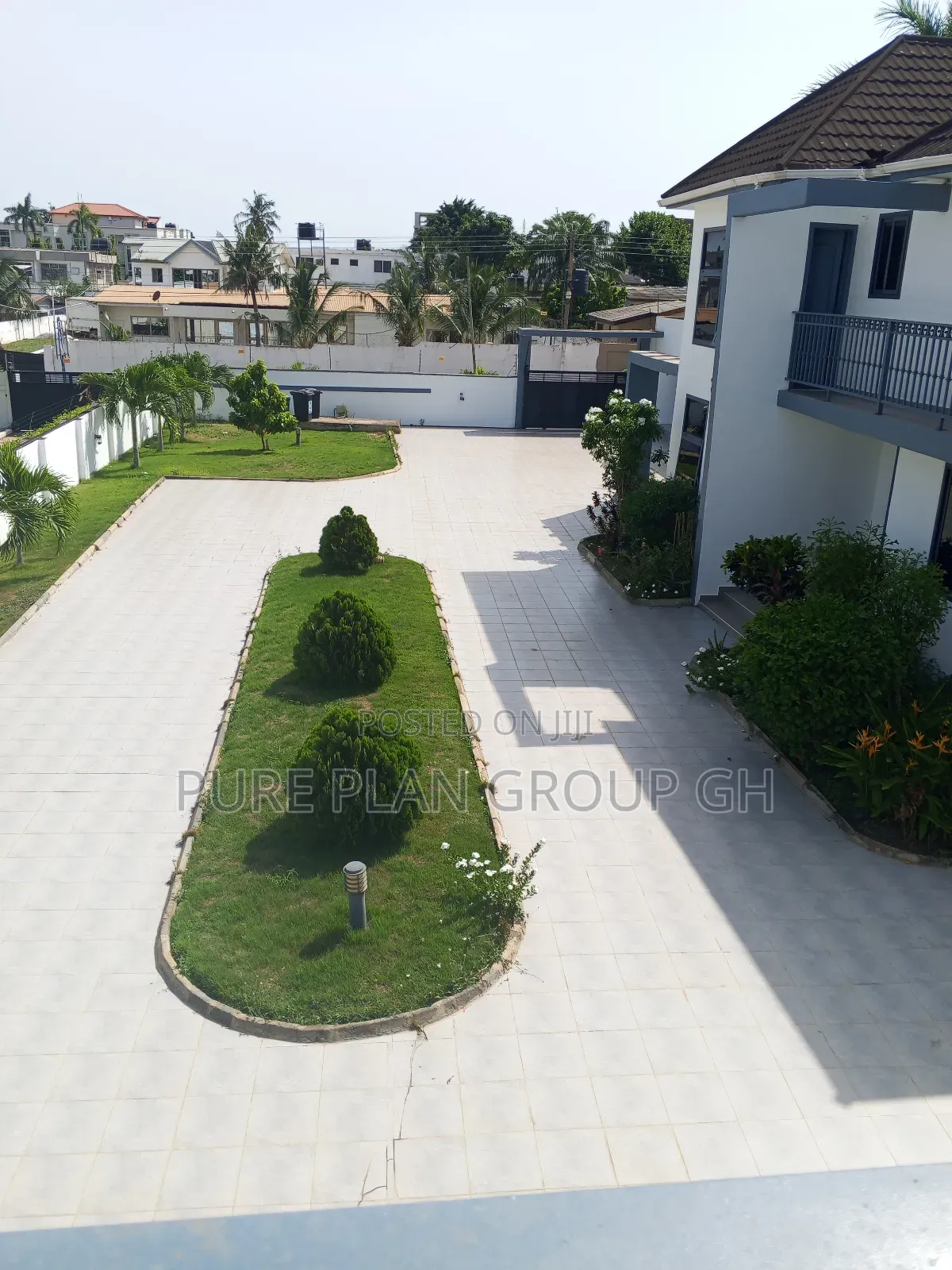 8bdrm House in Abelemkpe Accra, Lincoln School Area for rent