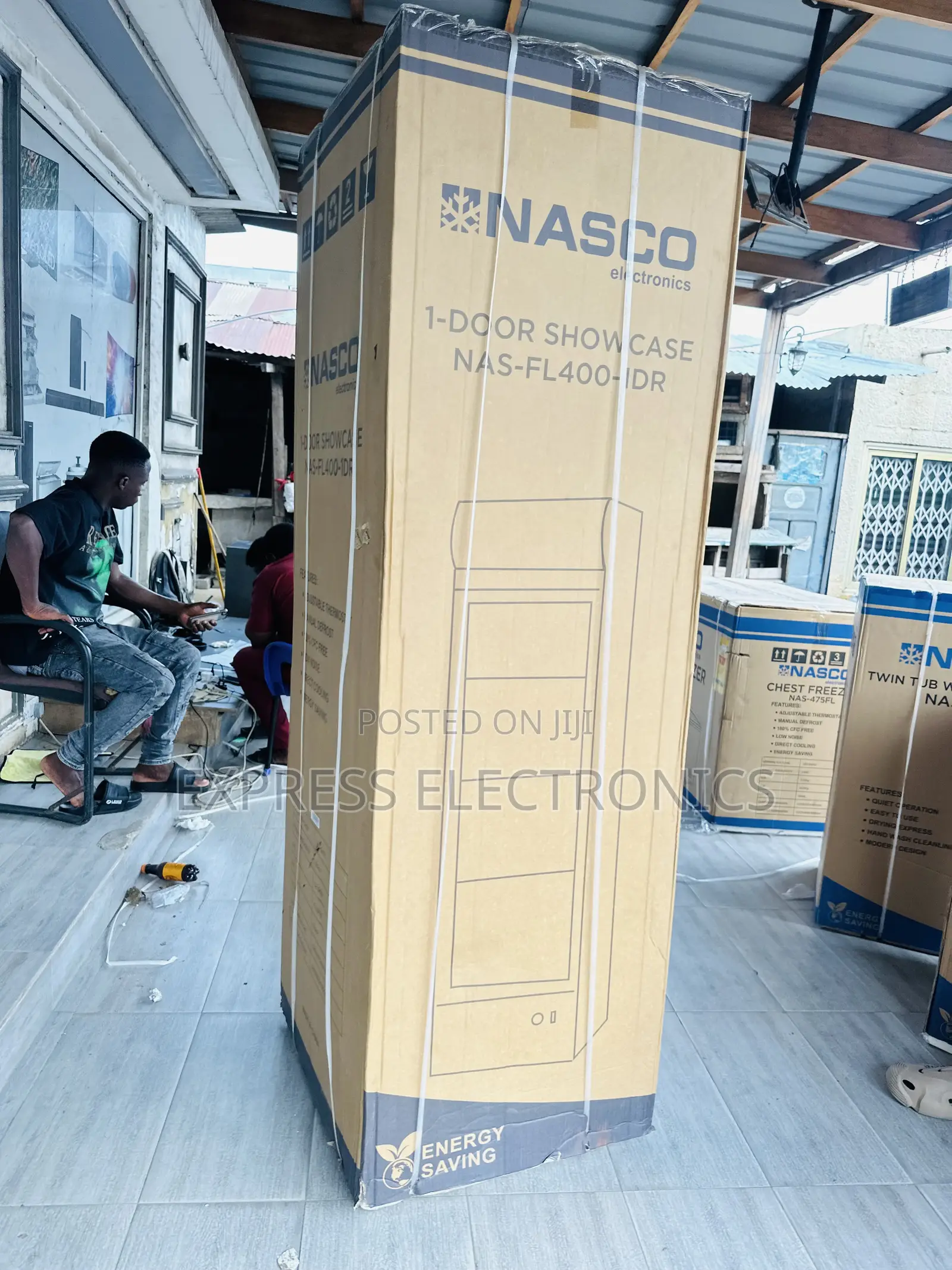 Quality Sleek Display Fridge Nasco Nas-Fl400-1dr