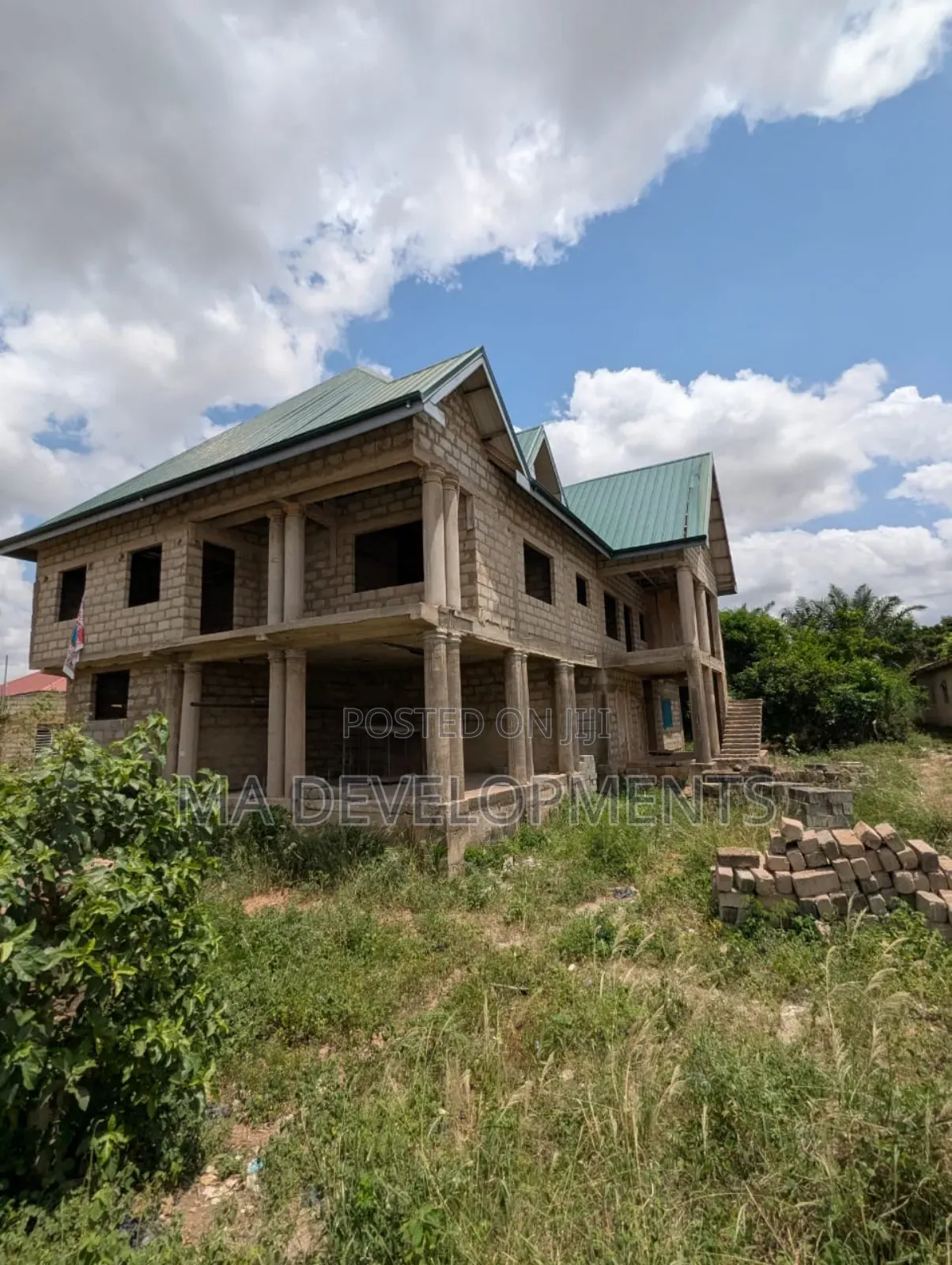 5bdrm House in Uncompleted 5 Bedrm, Pokuase for sale