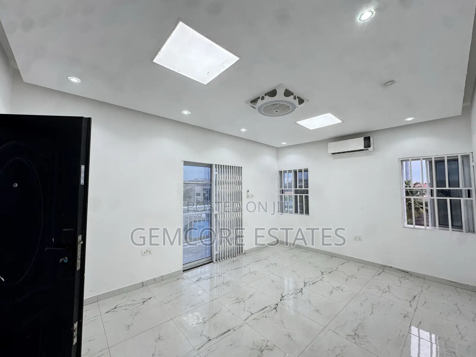 2bdrm Apartment in West Trasacco, Ashaley Botwe for rent