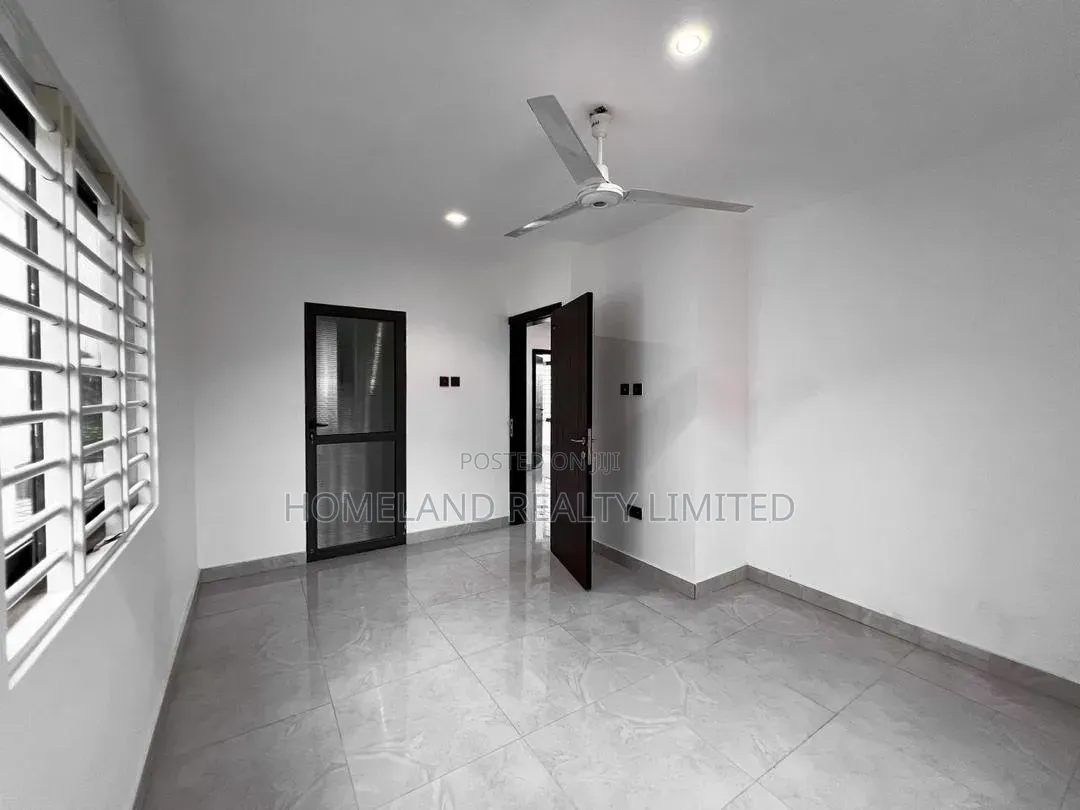 3bdrm Duplex in Adenta Barrier Rowi for rent