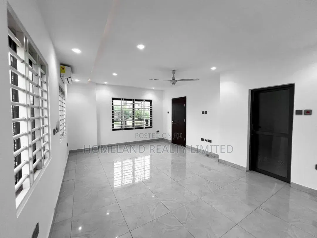 3bdrm Duplex in Adenta Barrier Rowi for rent
