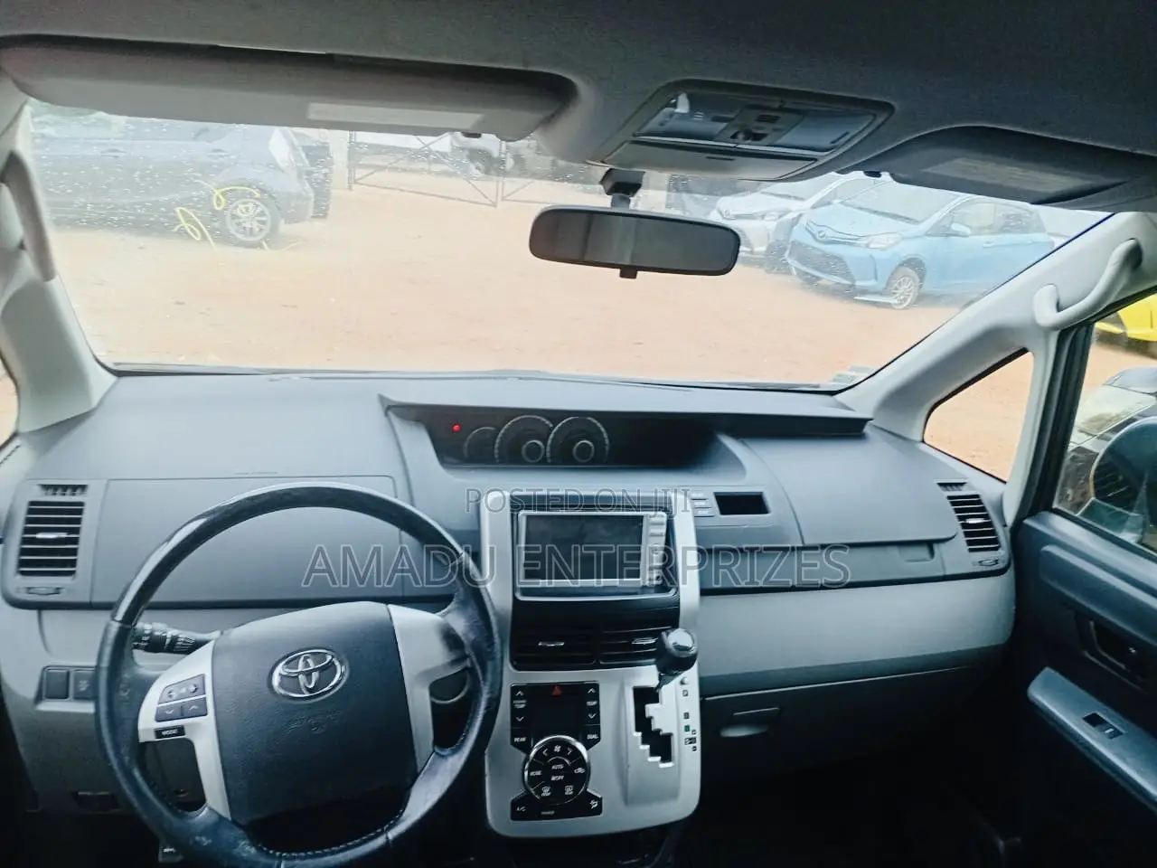 Toyota Noah 2.0 143hp AWD (8 Seater) 2011 Gray