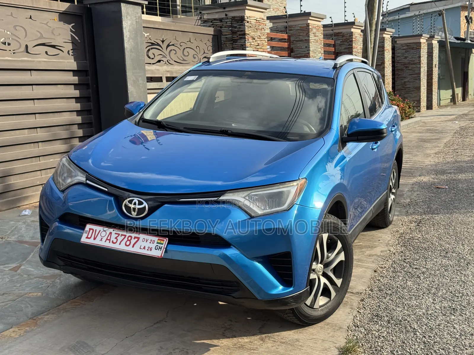 Toyota RAV4 LE AWD (2.5L 4cyl 6A) 2016 Blue