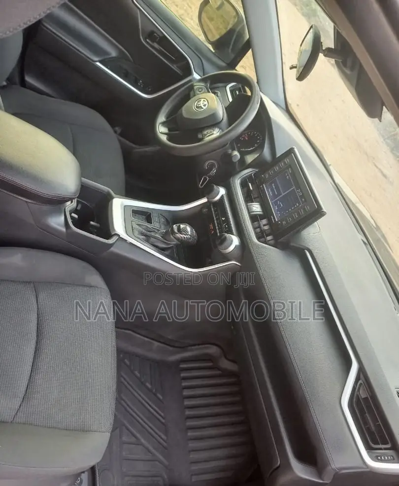 Toyota RAV4 LE 2021 Black