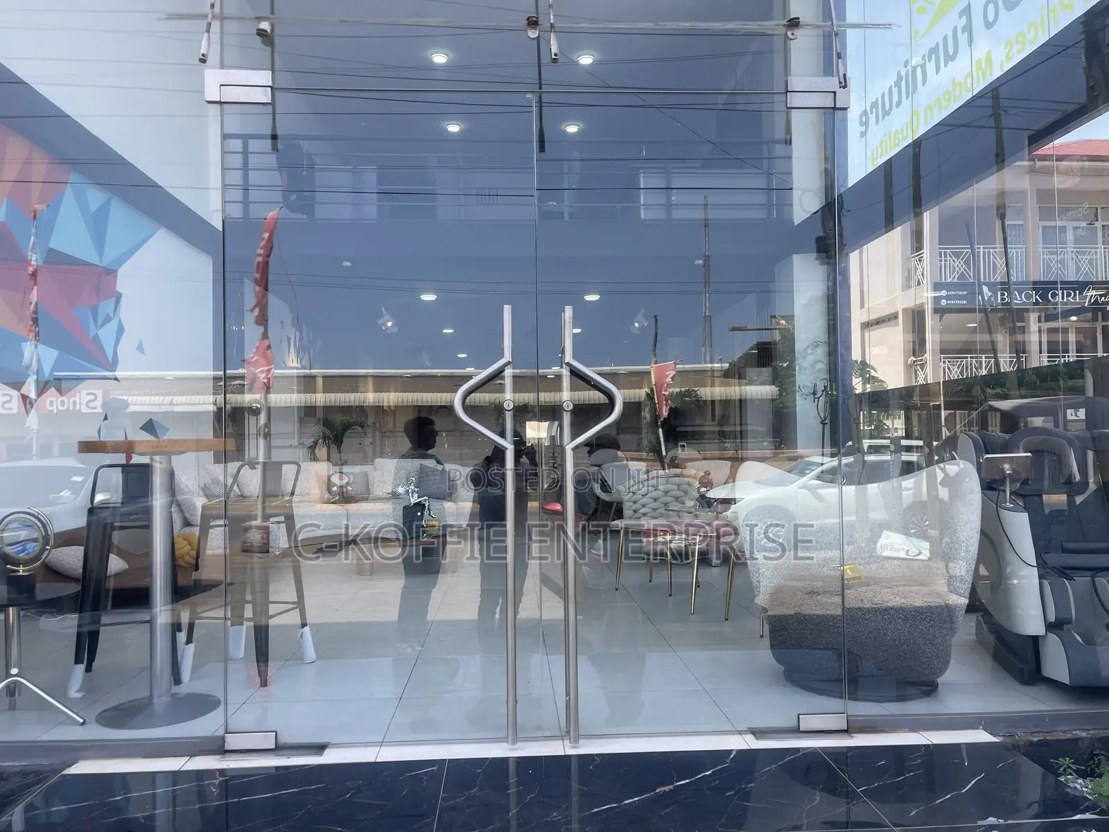355 SQM Showroom at Spintex