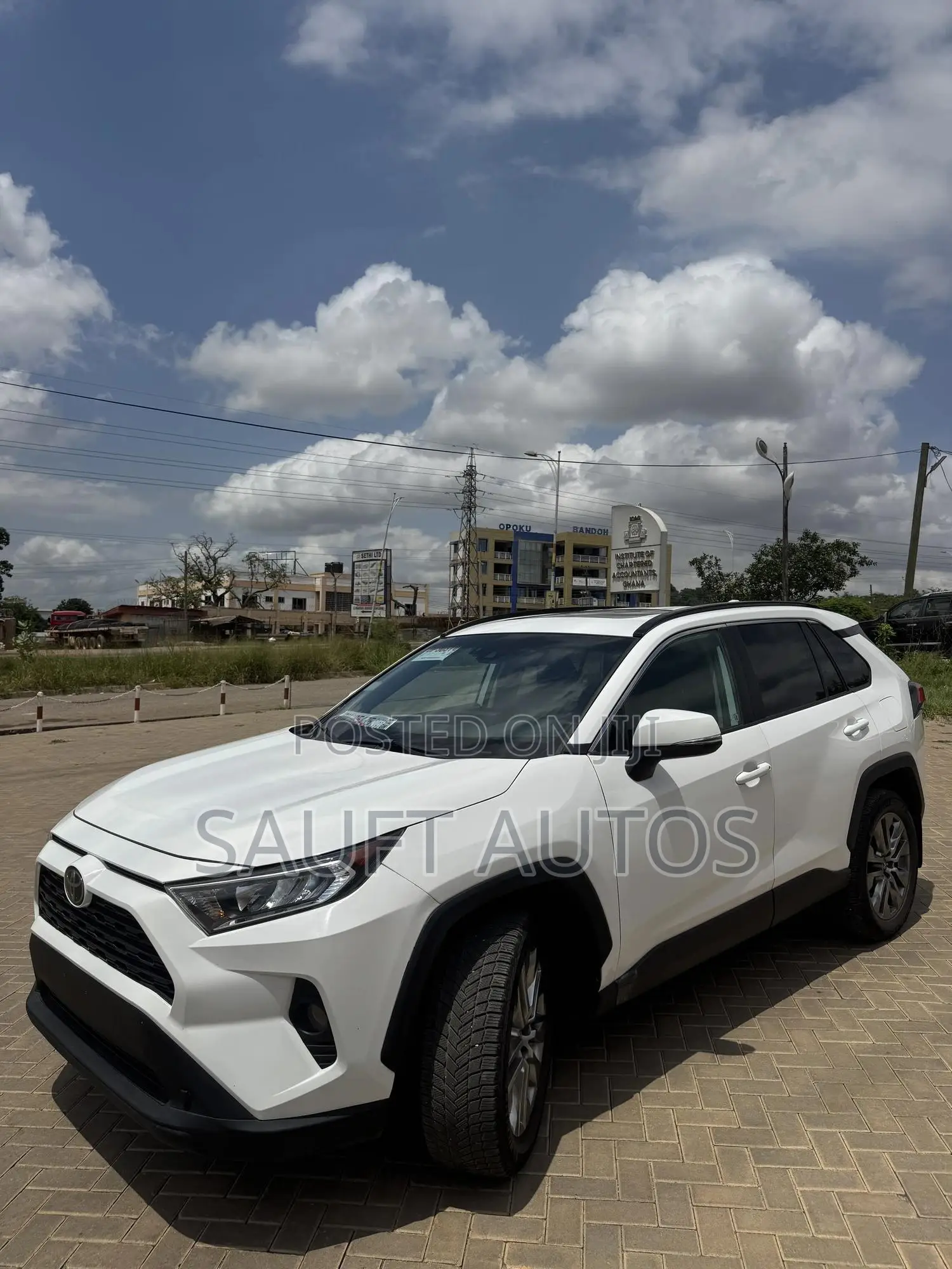 Toyota RAV4 XLE AWD 2019 White