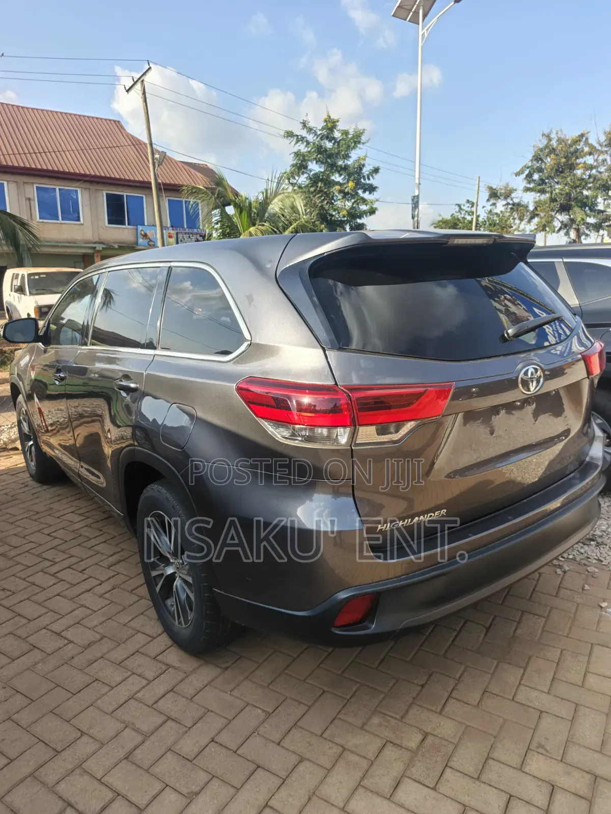 Toyota Highlander LE 4x2 (2.7L 4cyl 6A) 2017 Brown