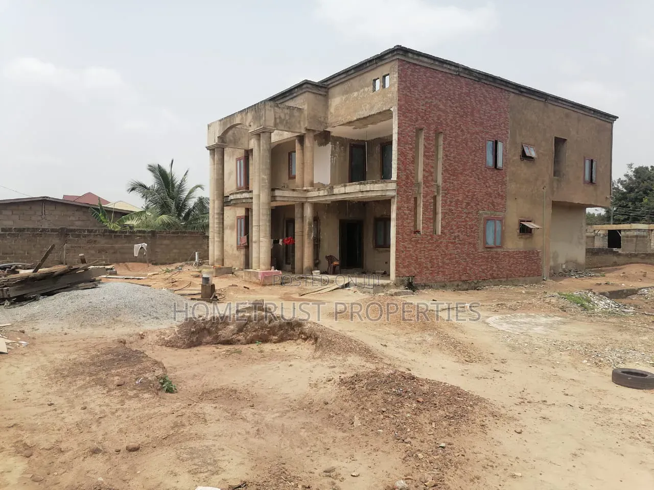 5bdrm Duplex in Amasaman Sapeiman for sale