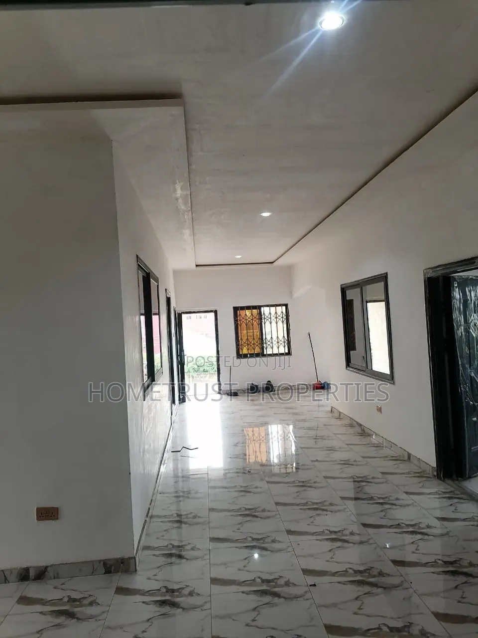 5bdrm Duplex in Amasaman Sapeiman for sale