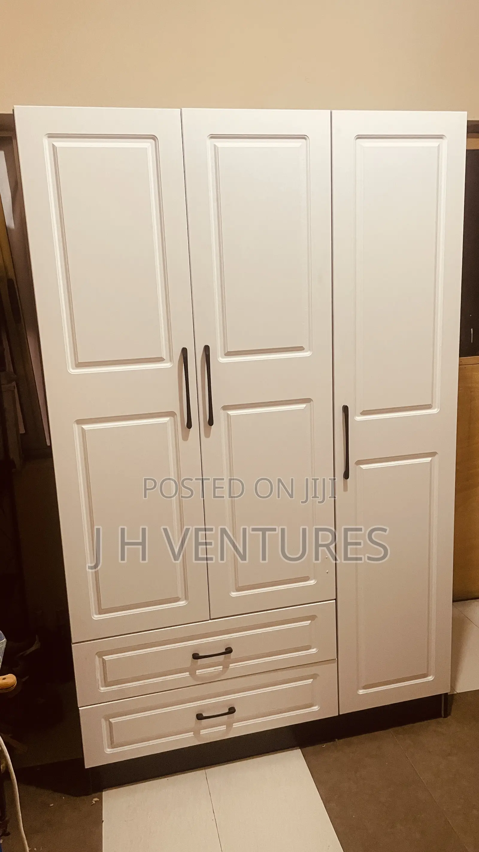 Foreign 3 Doors Wardrobe
