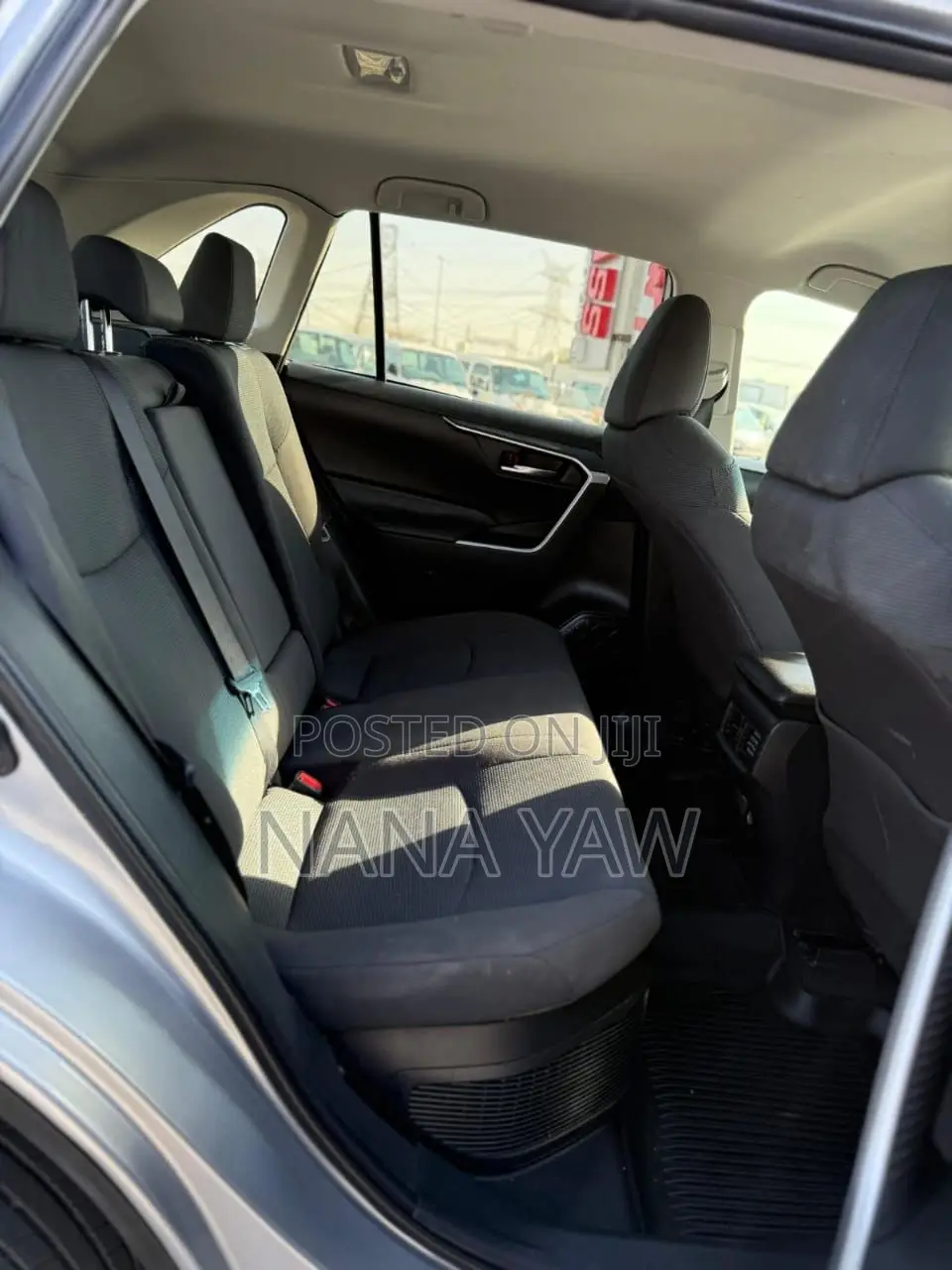 Toyota RAV4 LE 2021 Silver