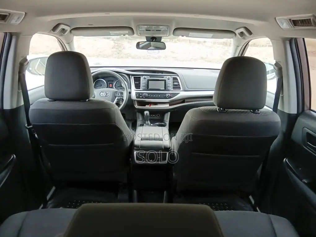 Toyota Highlander LE 2019 Brown