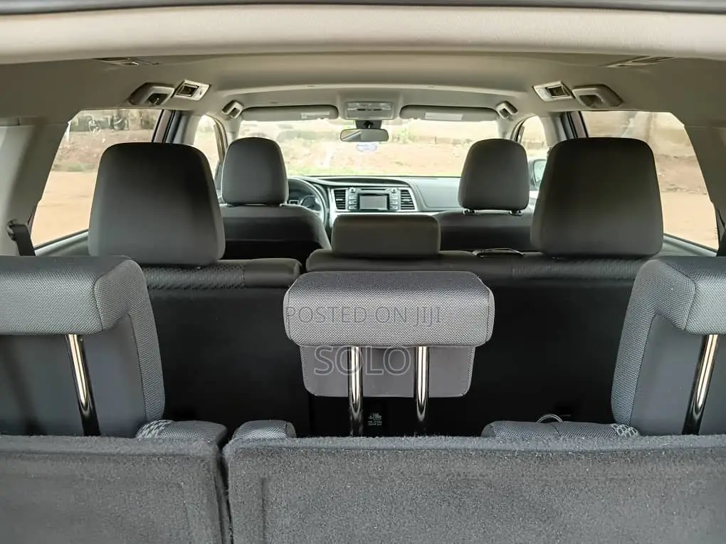 Toyota Highlander LE 2019 Brown