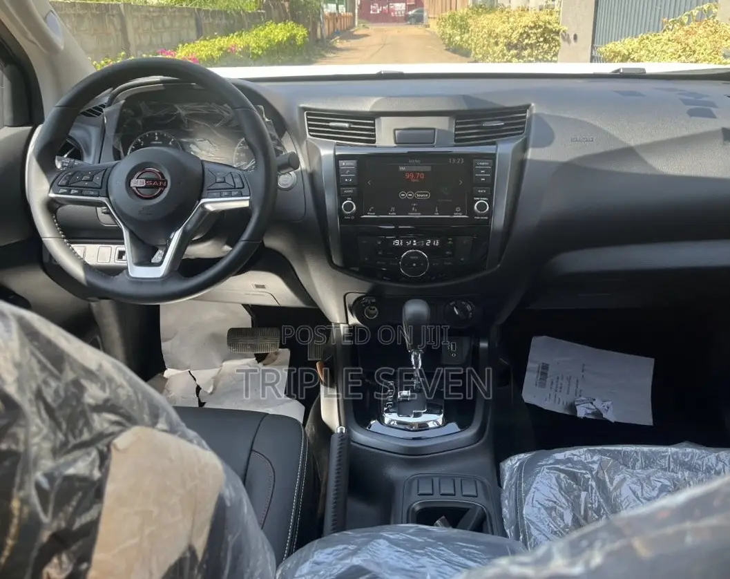 New Nissan Navara 2025 White