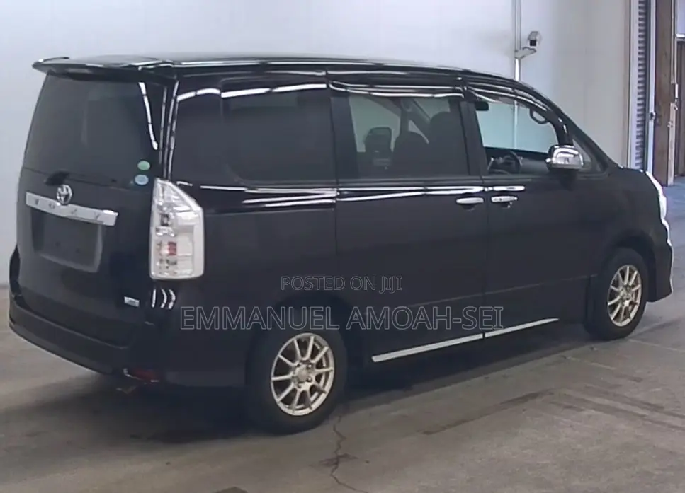 Toyota Voxy 2013 Black