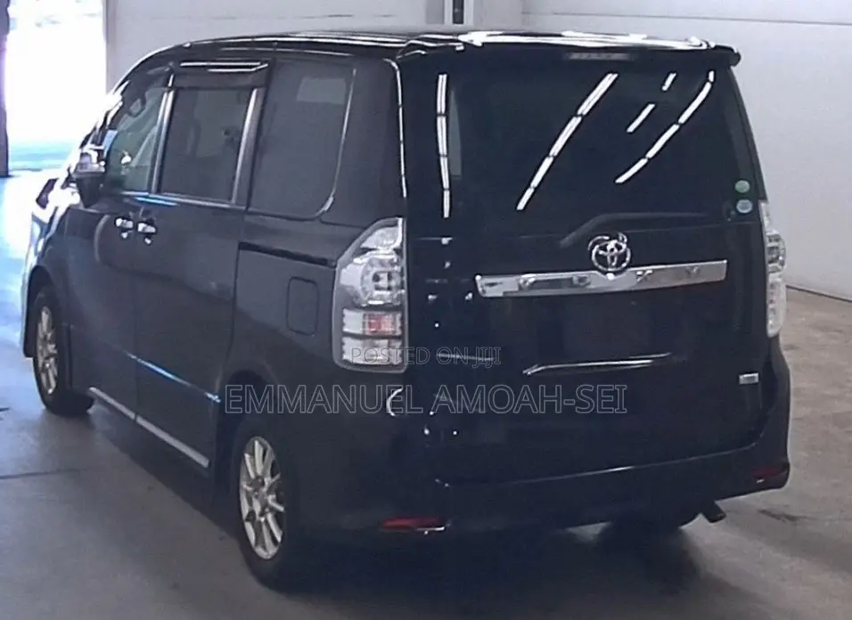 Toyota Voxy 2013 Black