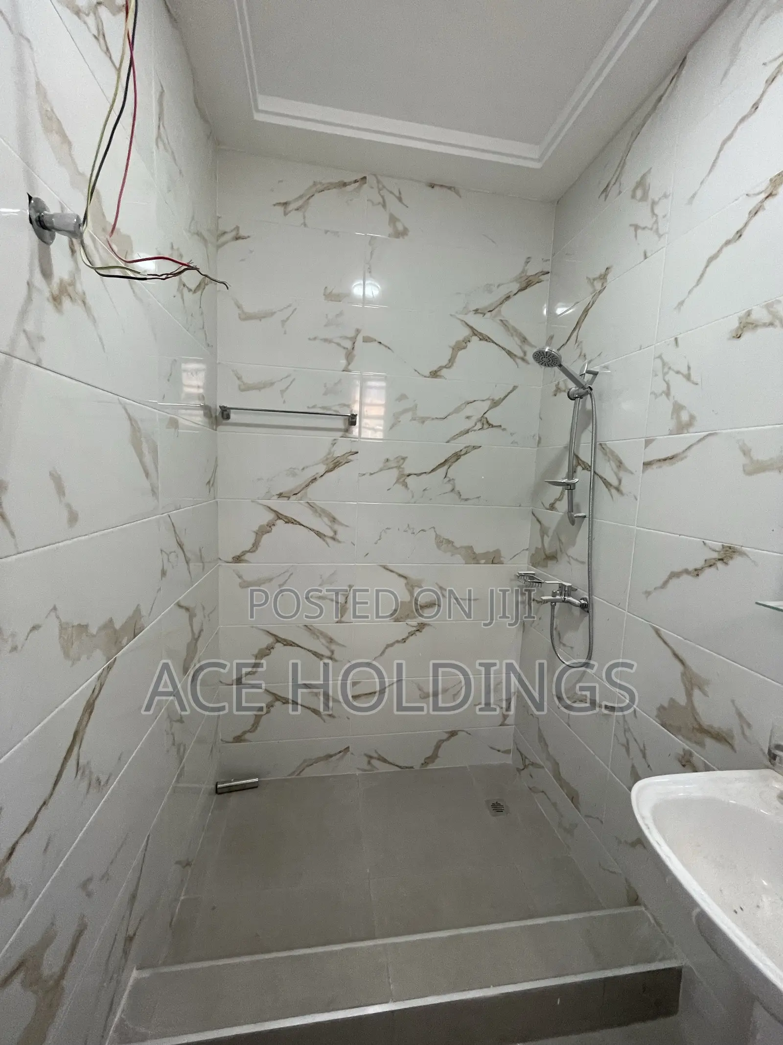 4bdrm Apartment in Ashaley Botwe for sale