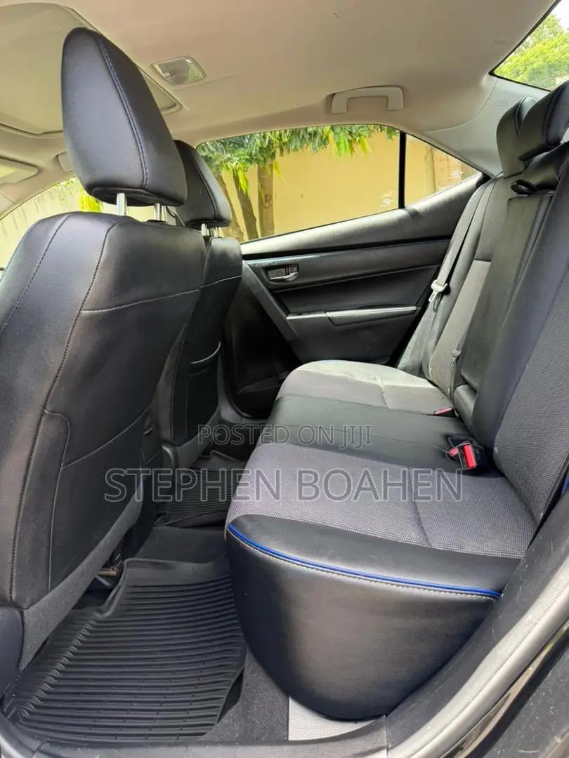 Toyota Corolla SE (1.8L 4cyl 6M) 2018 Black
