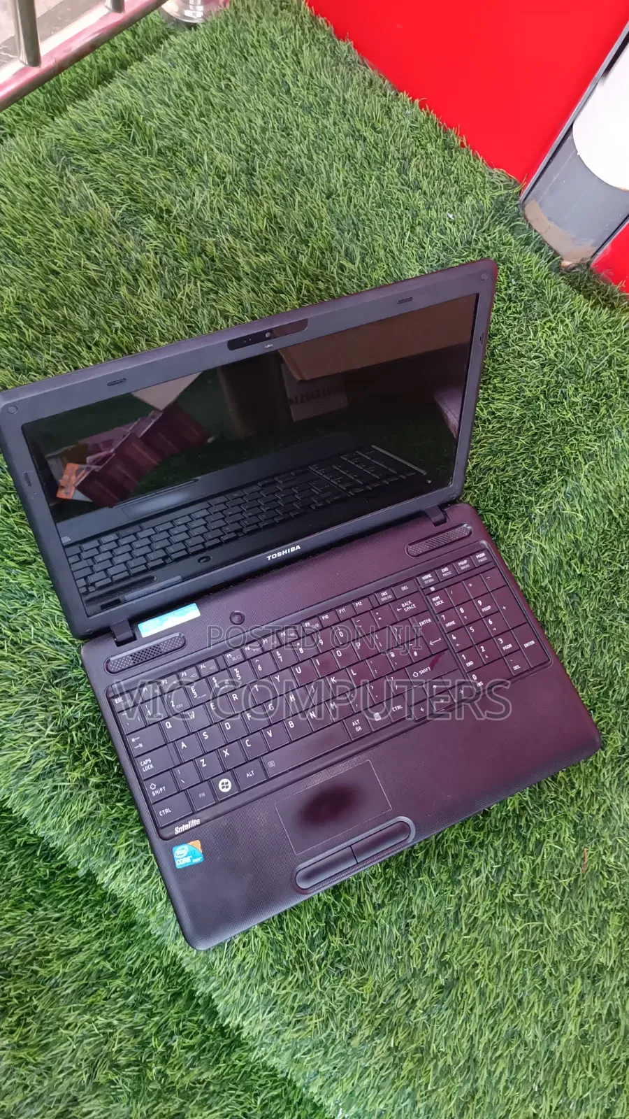 Laptop Toshiba Satellite C665 8GB Intel Core i3 HDD 500GB