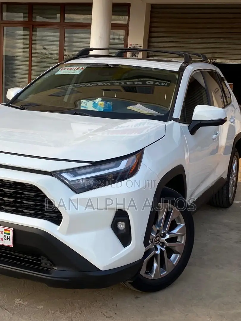 Toyota RAV4 XLE AWD 2023 White