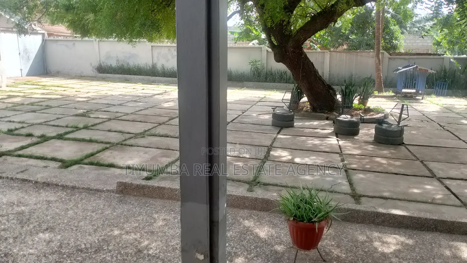 6 Bedroom House Commercial Property for Rent at Kwabenya
