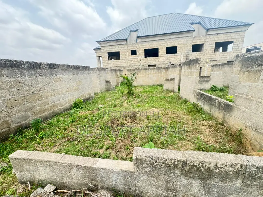 6bdrm Block of Flats in Atimatim Maase, Kwabre for sale