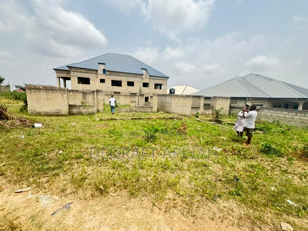 6bdrm Block of Flats in Atimatim Maase, Kwabre for sale
