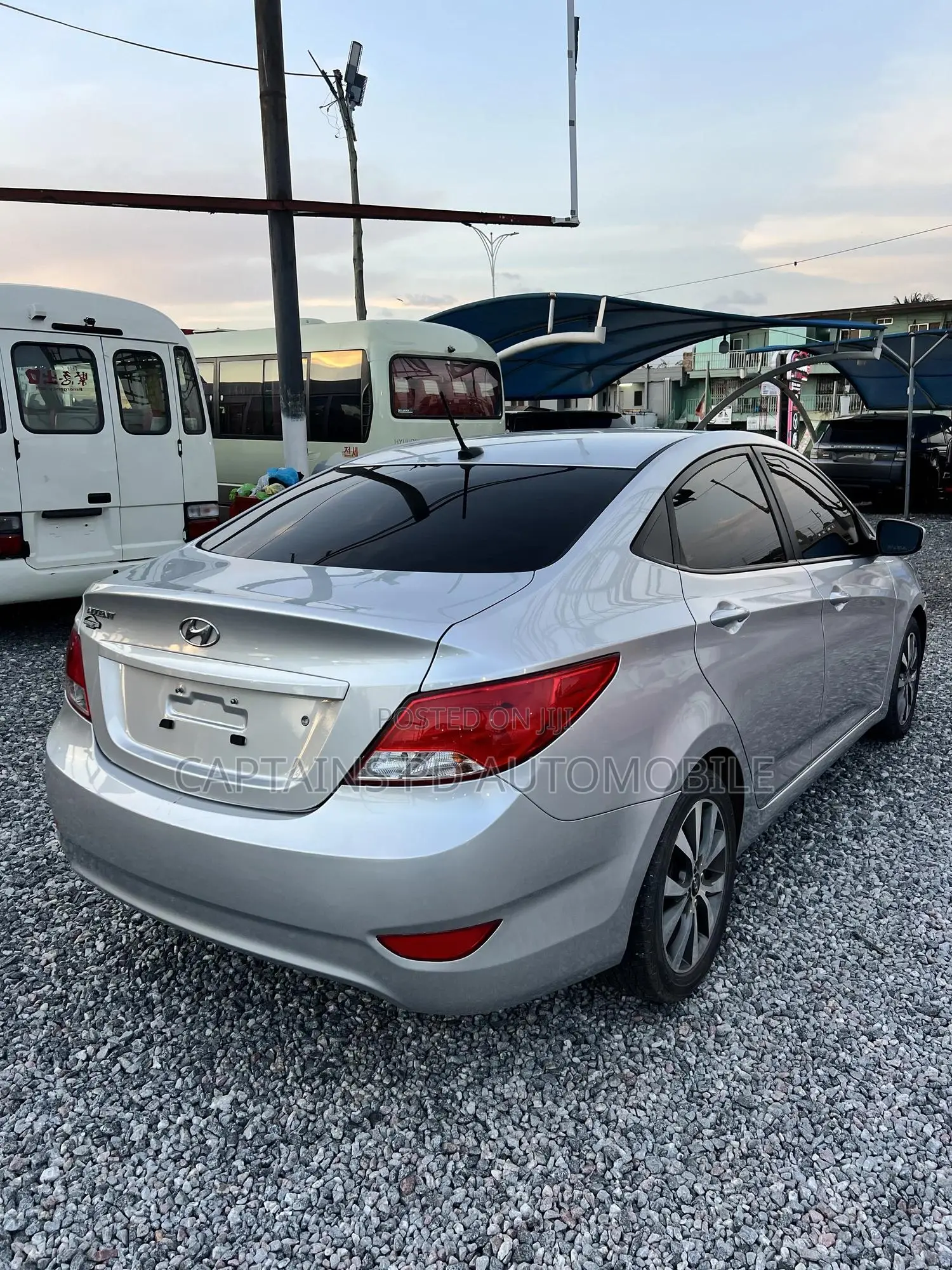 Hyundai Accent SE Sedan 2017 Silver
