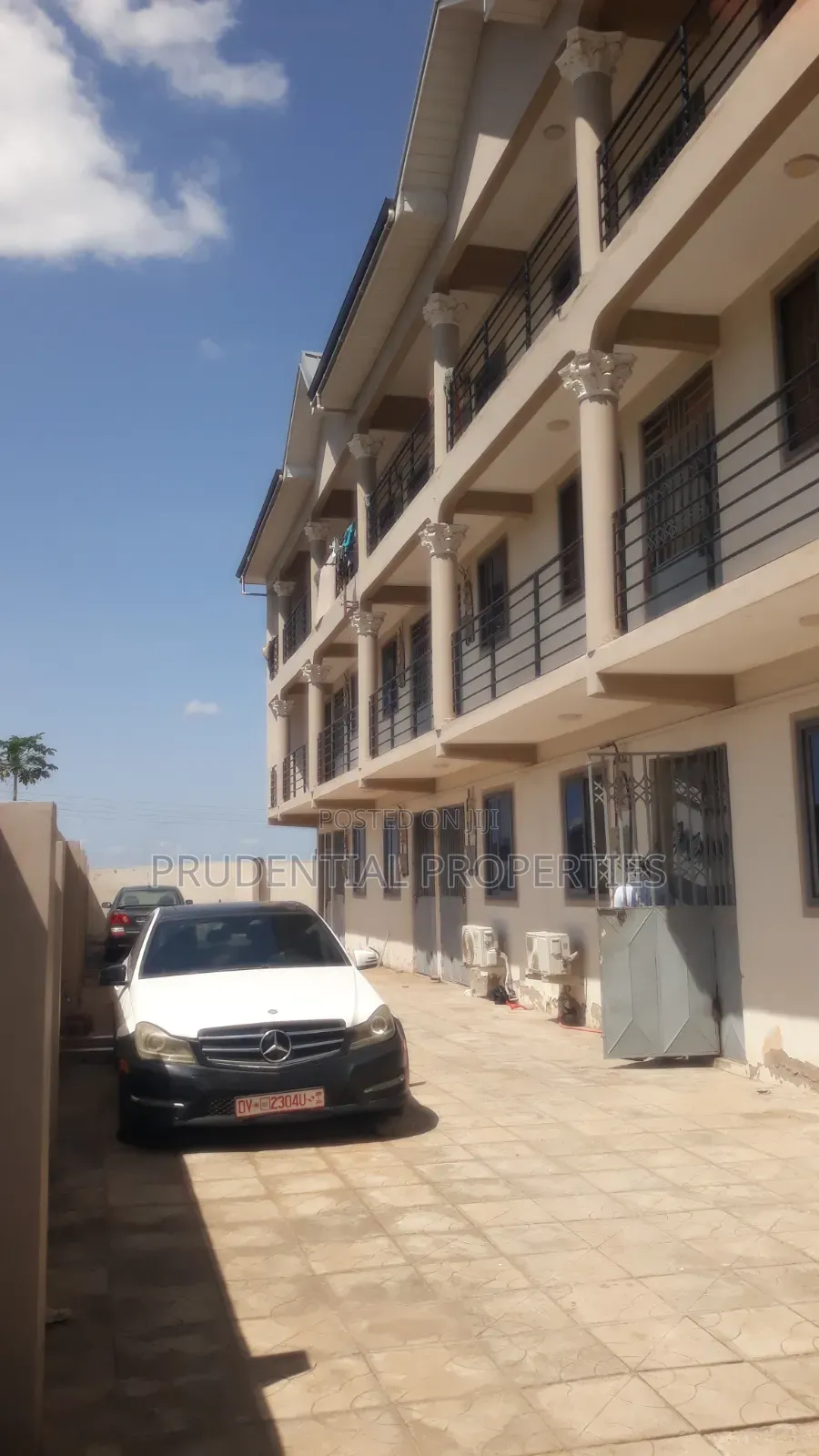 15bdrm House in Accra Metropolitan for sale