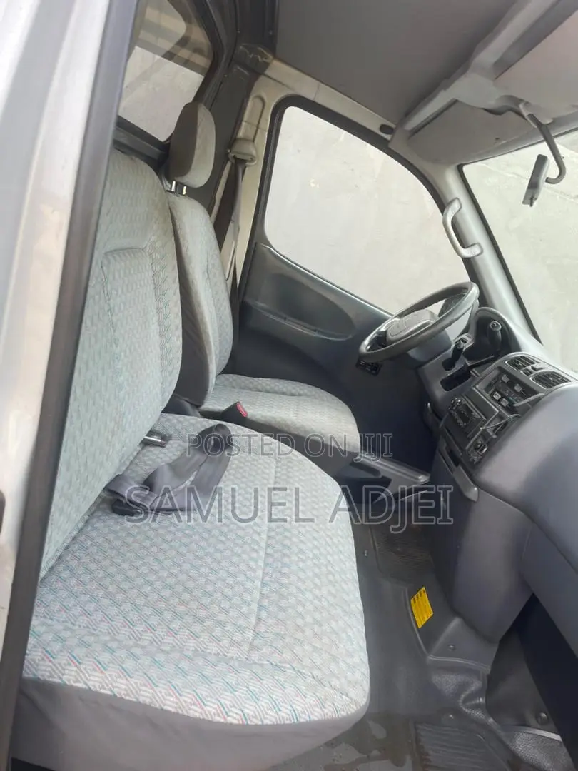 Toyota HiAce 2004 Silver