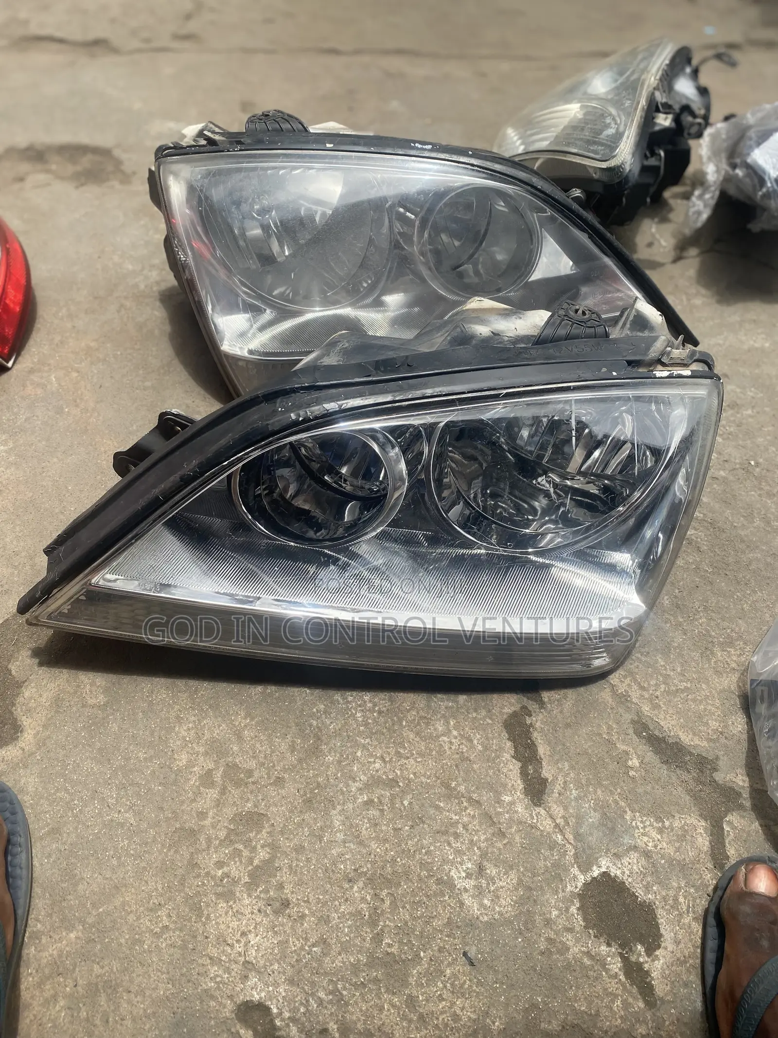 Kia Sorento 2002 Headlight Pair