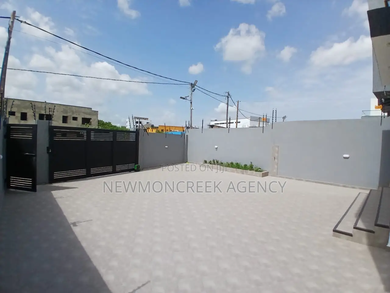 4bdrm Duplex in East Legon Hills, Accra Metropolitan for sale