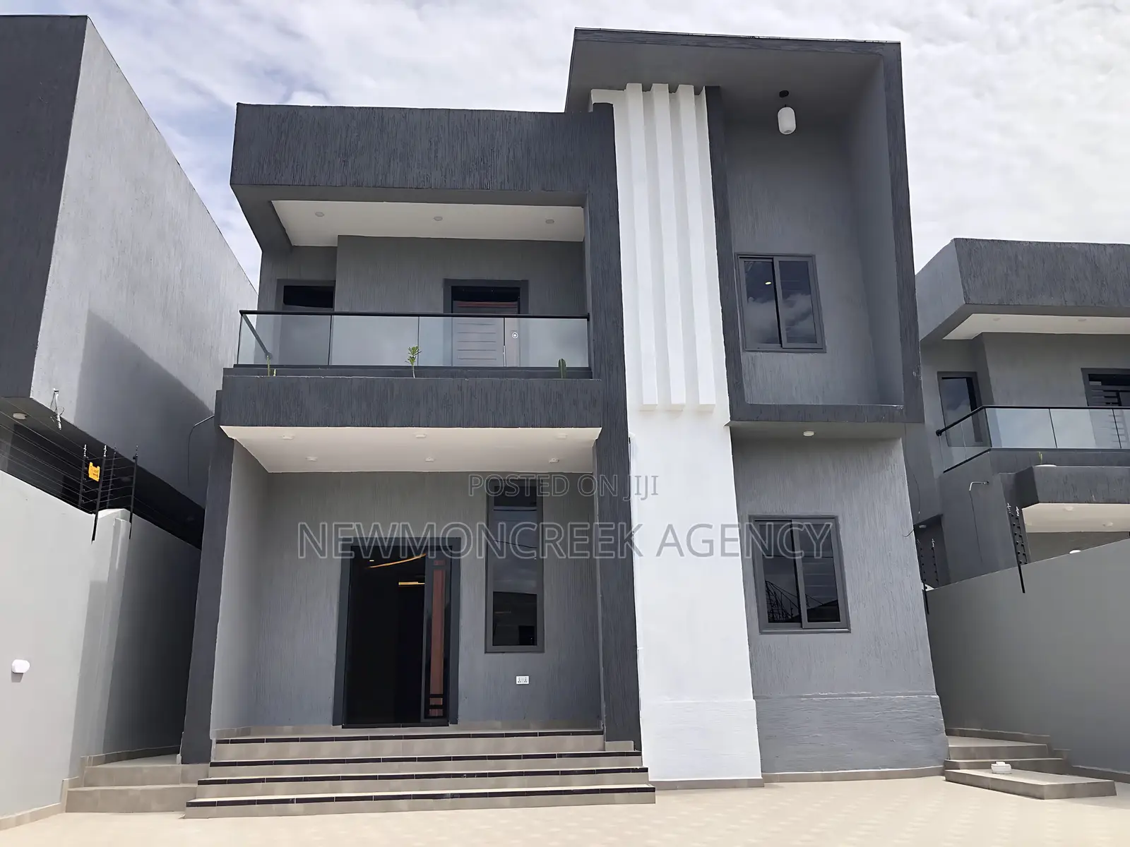 4bdrm Duplex in East Legon Hills, Accra Metropolitan for sale