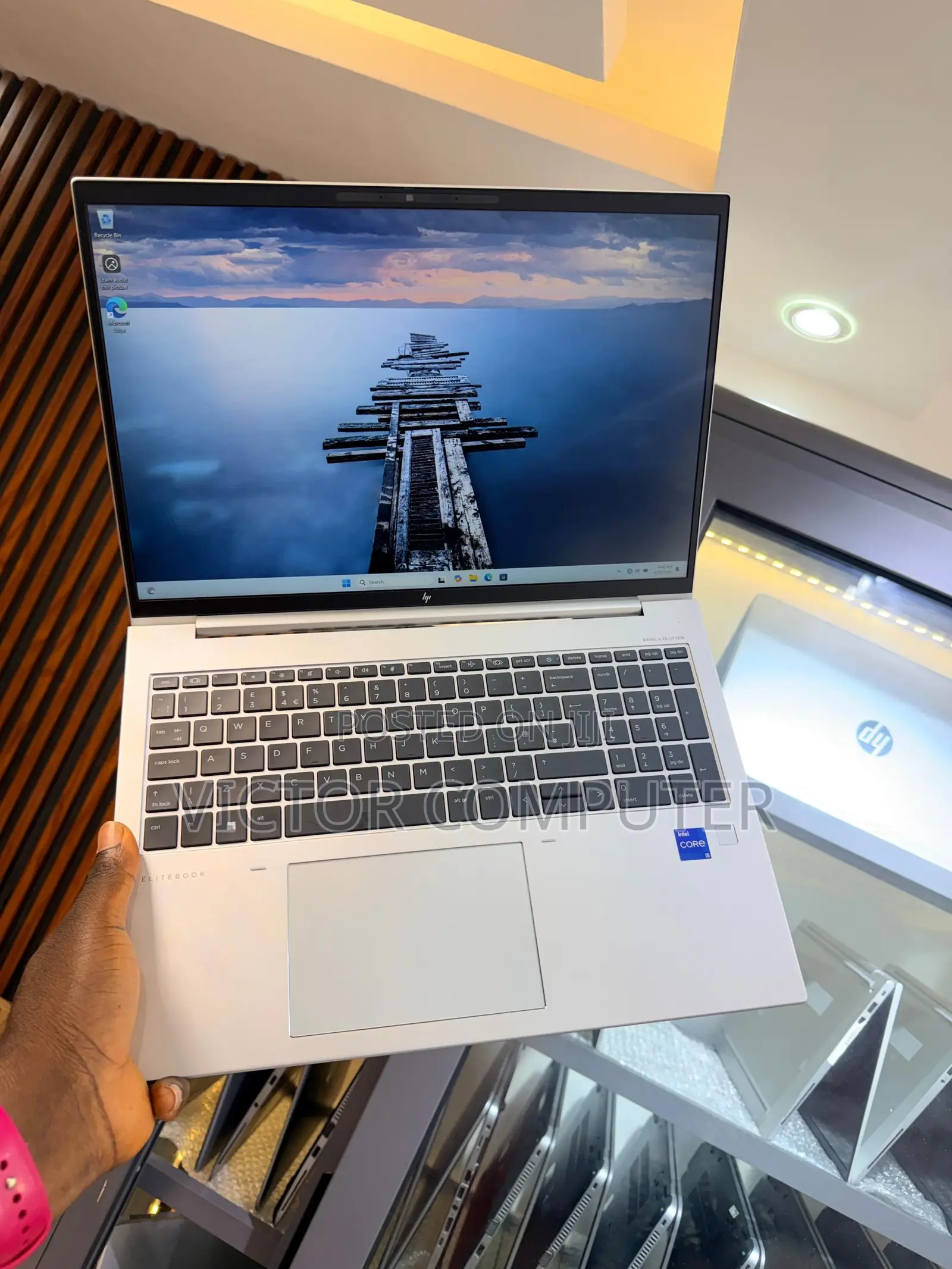 Laptop HP EliteBook 860 G10 16GB Intel Core i5 SSD 256GB