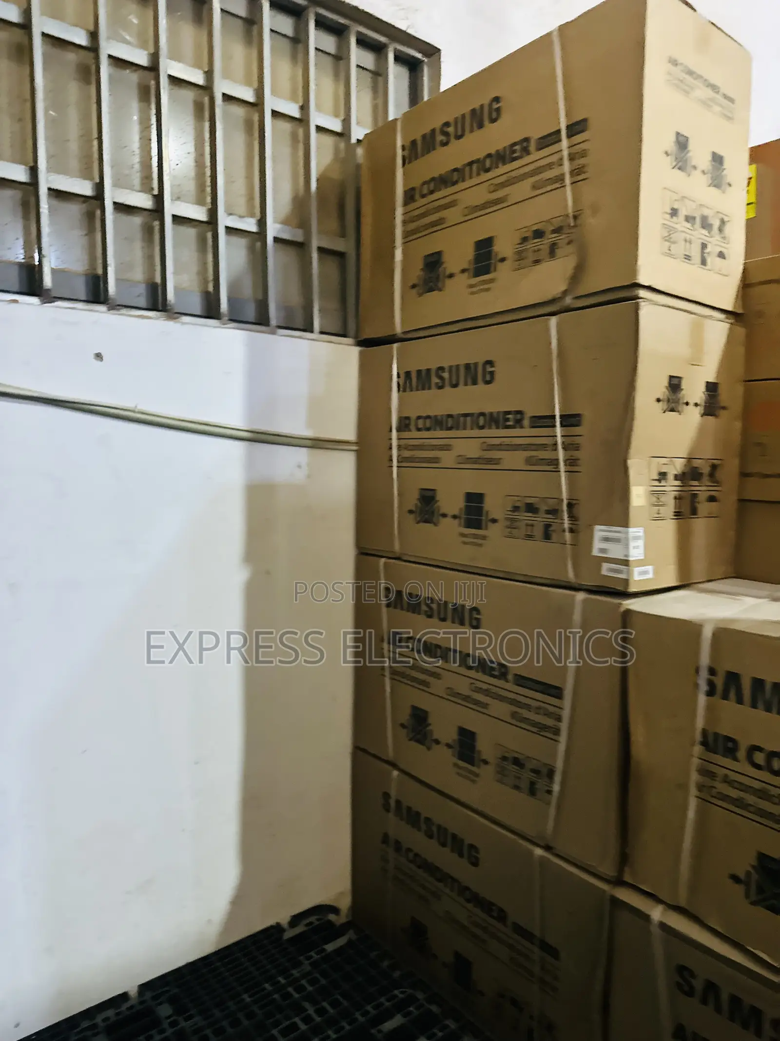 Hot  Deals on Samsung Split R410 Gas White 2.Hp