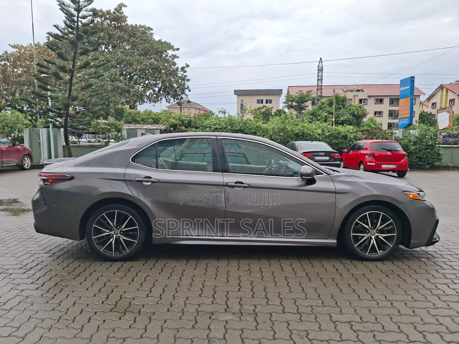 Toyota Camry SE 2021 Gray