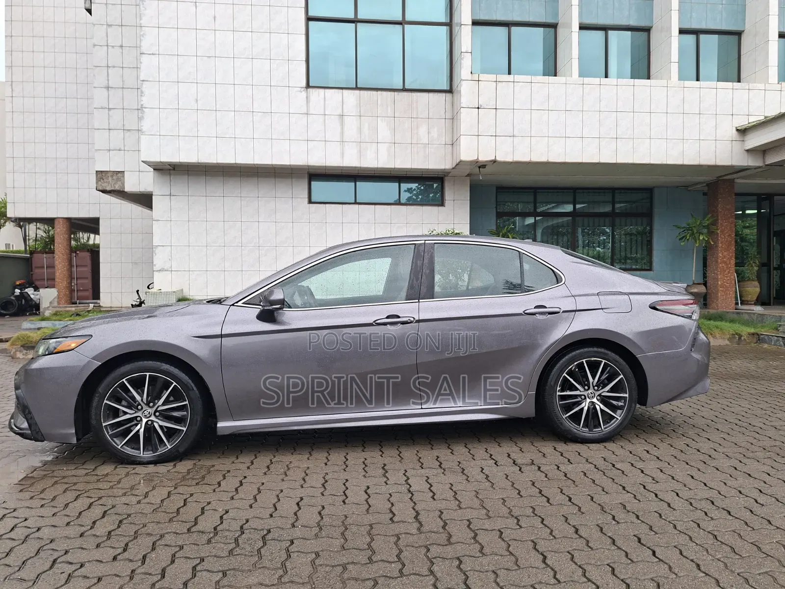 Toyota Camry SE 2021 Gray