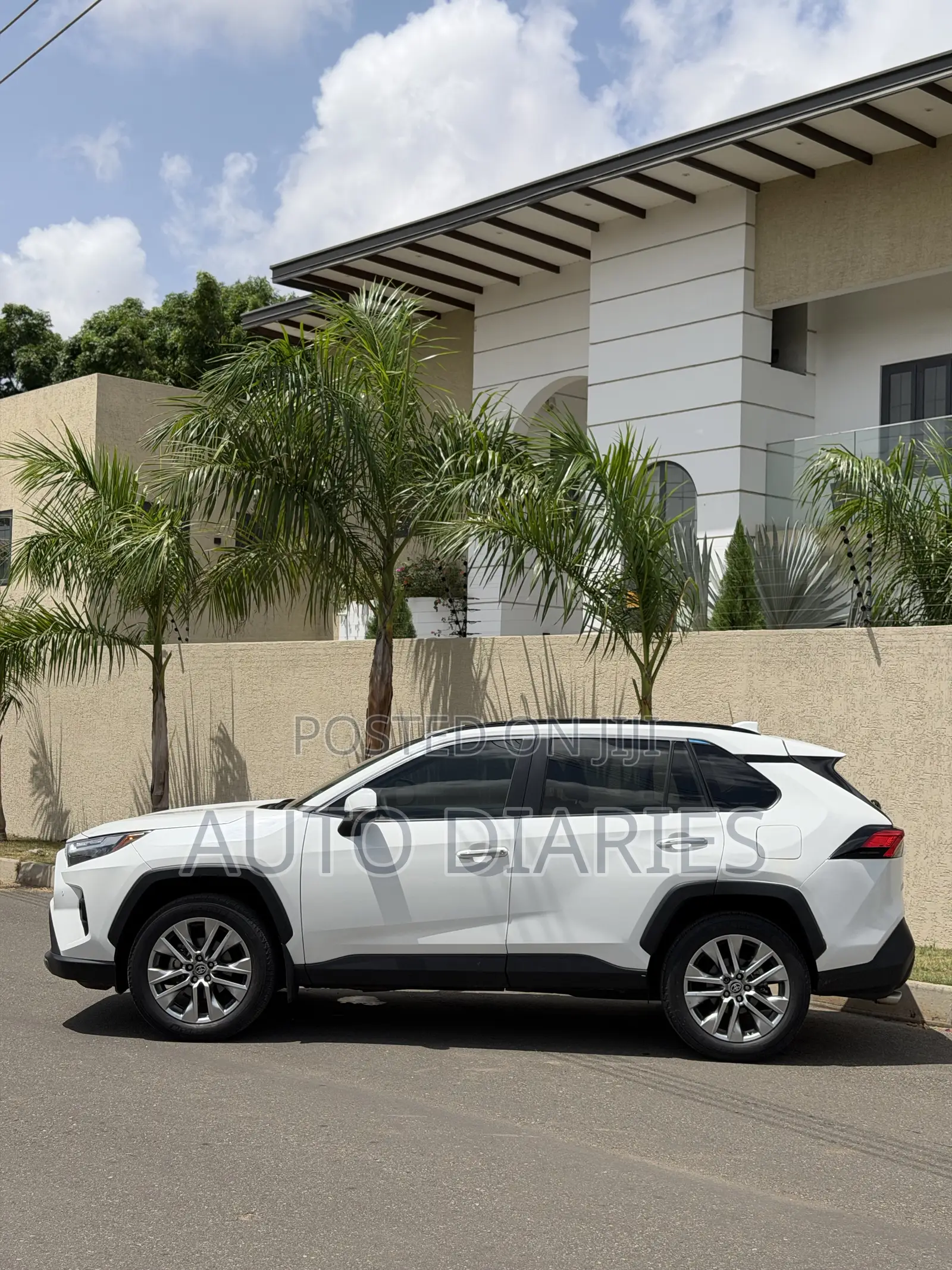 Toyota RAV4 Limited AWD 2023 White