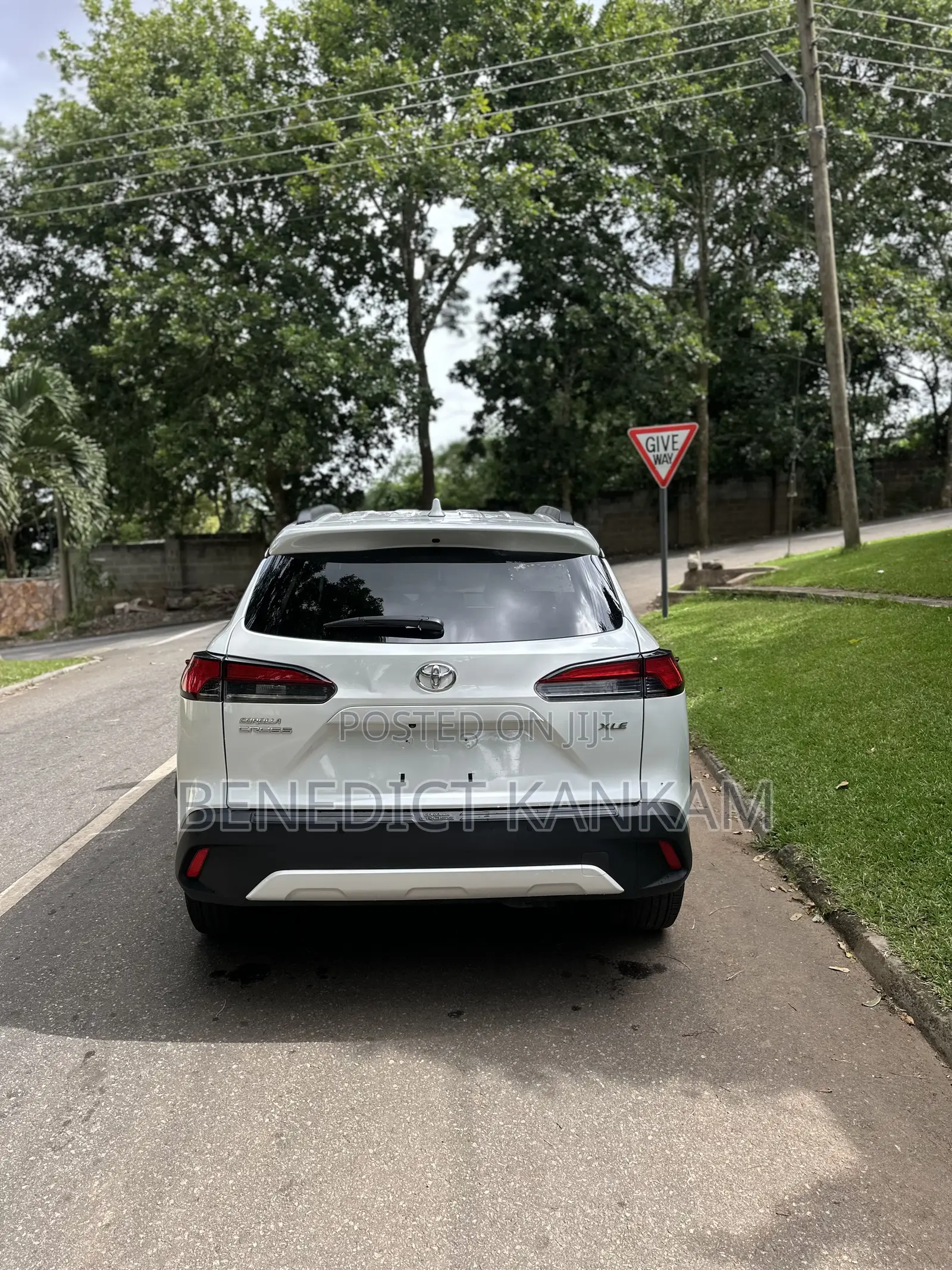 Toyota Corolla Cross XLE 4WD 2024 White