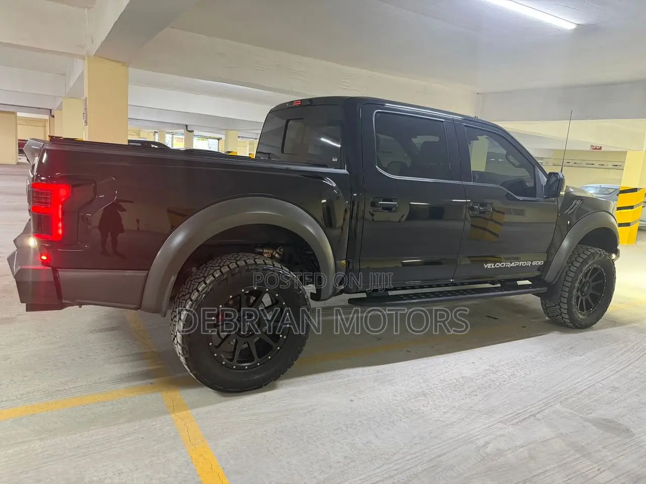 Ford F-150 Raptor 4x4 SuperCrew Cab Styleside 5.5 ft. box 145 in. WB
