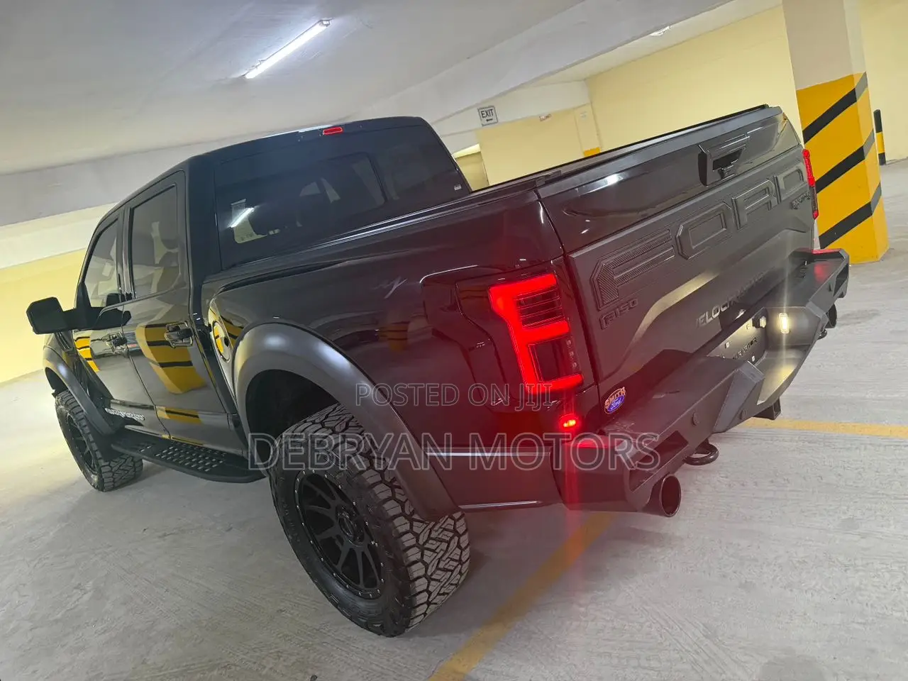 Ford F-150 Raptor 4x4 SuperCrew Cab Styleside 5.5 ft. box 145 in. WB