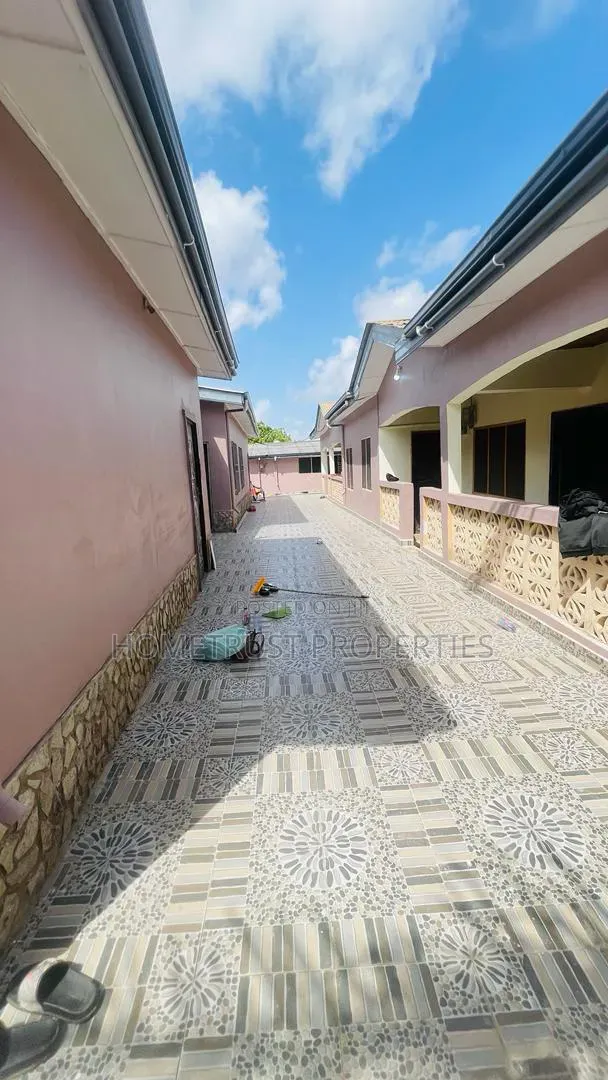 12bdrm Apartment in Kasoa Cal Bank Area, New Market for sale