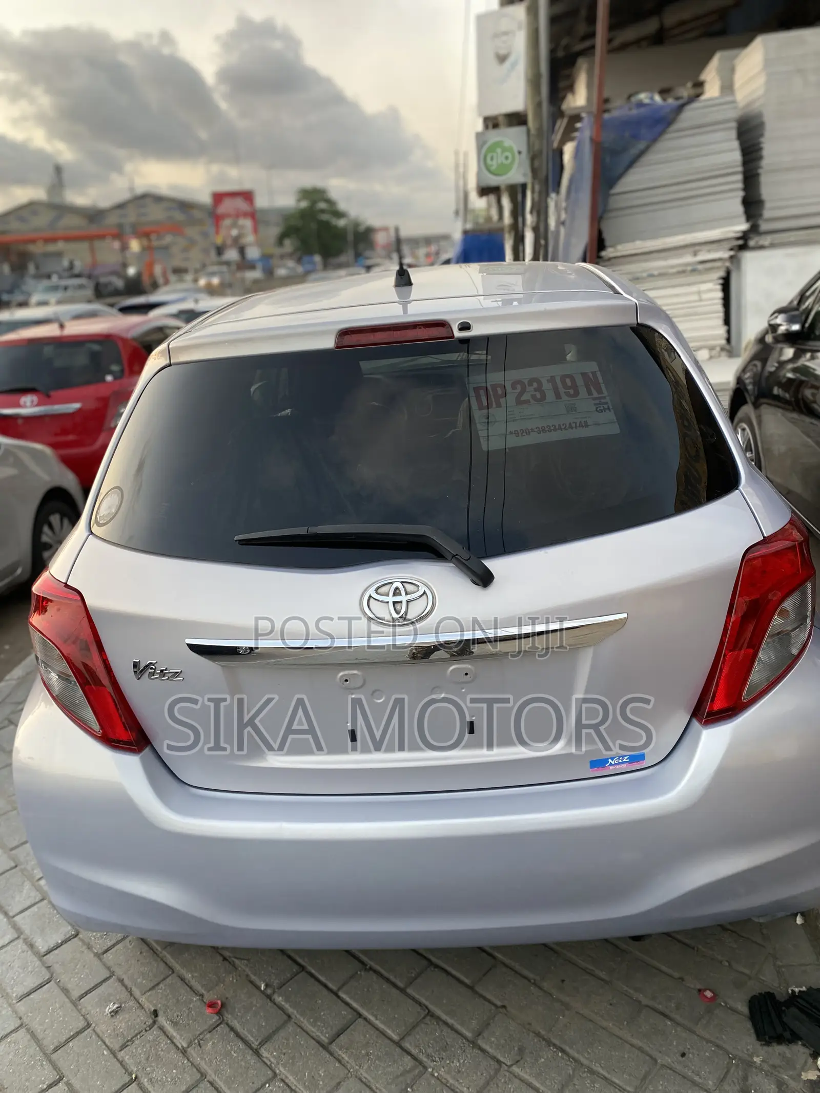 Toyota Vitz 2012 Silver