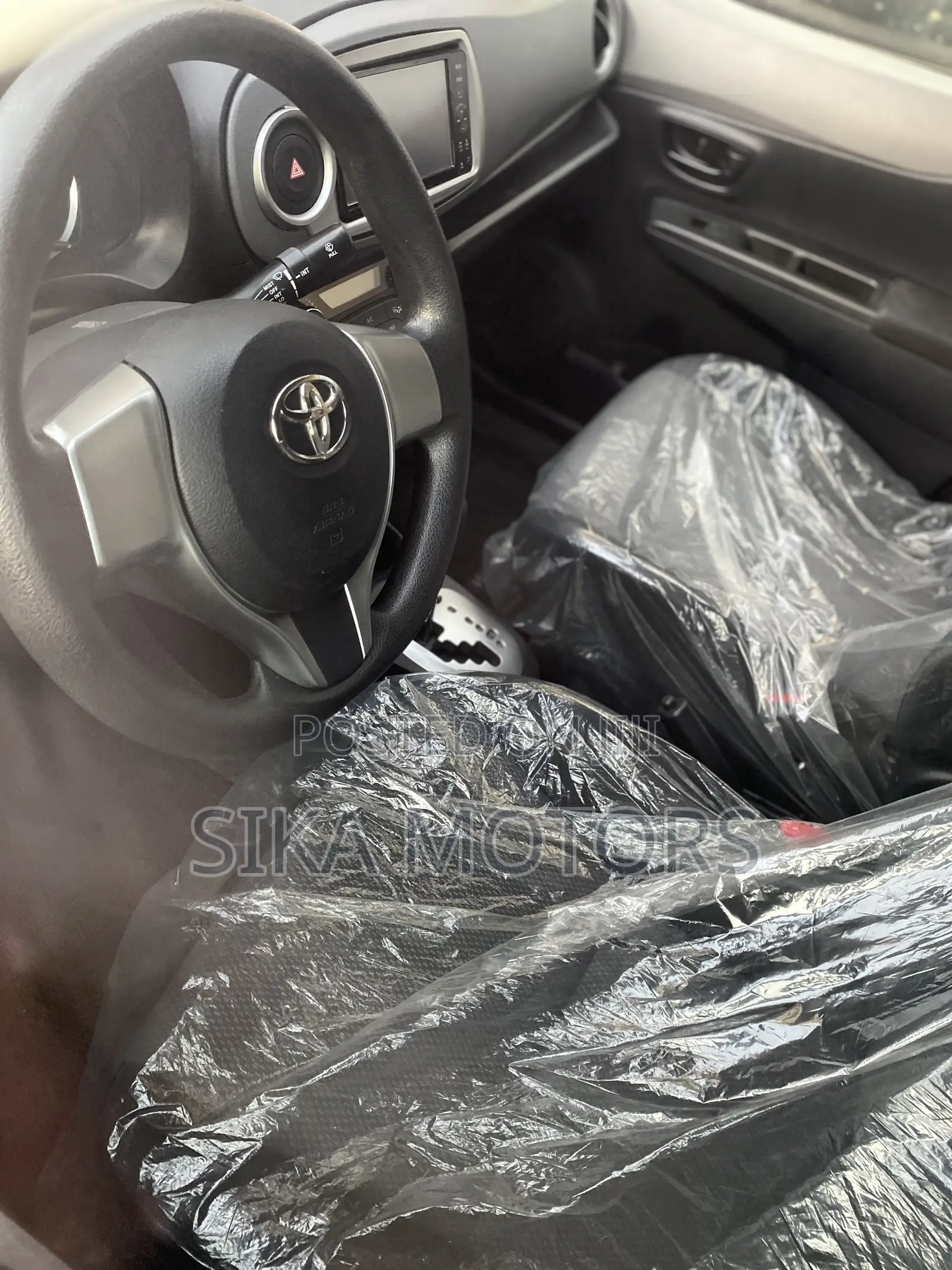 Toyota Vitz 2012 Silver