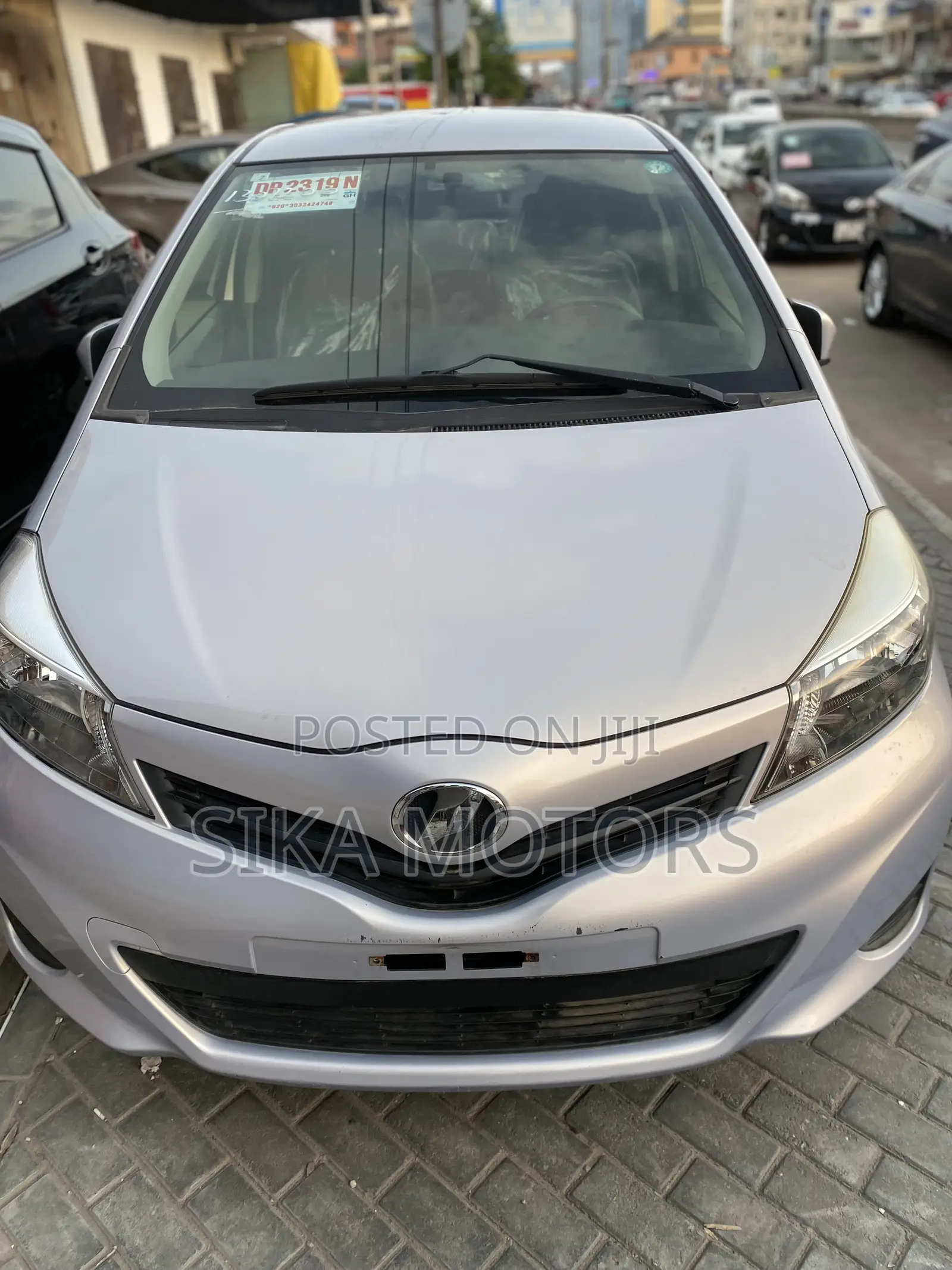 Toyota Vitz 2012 Silver