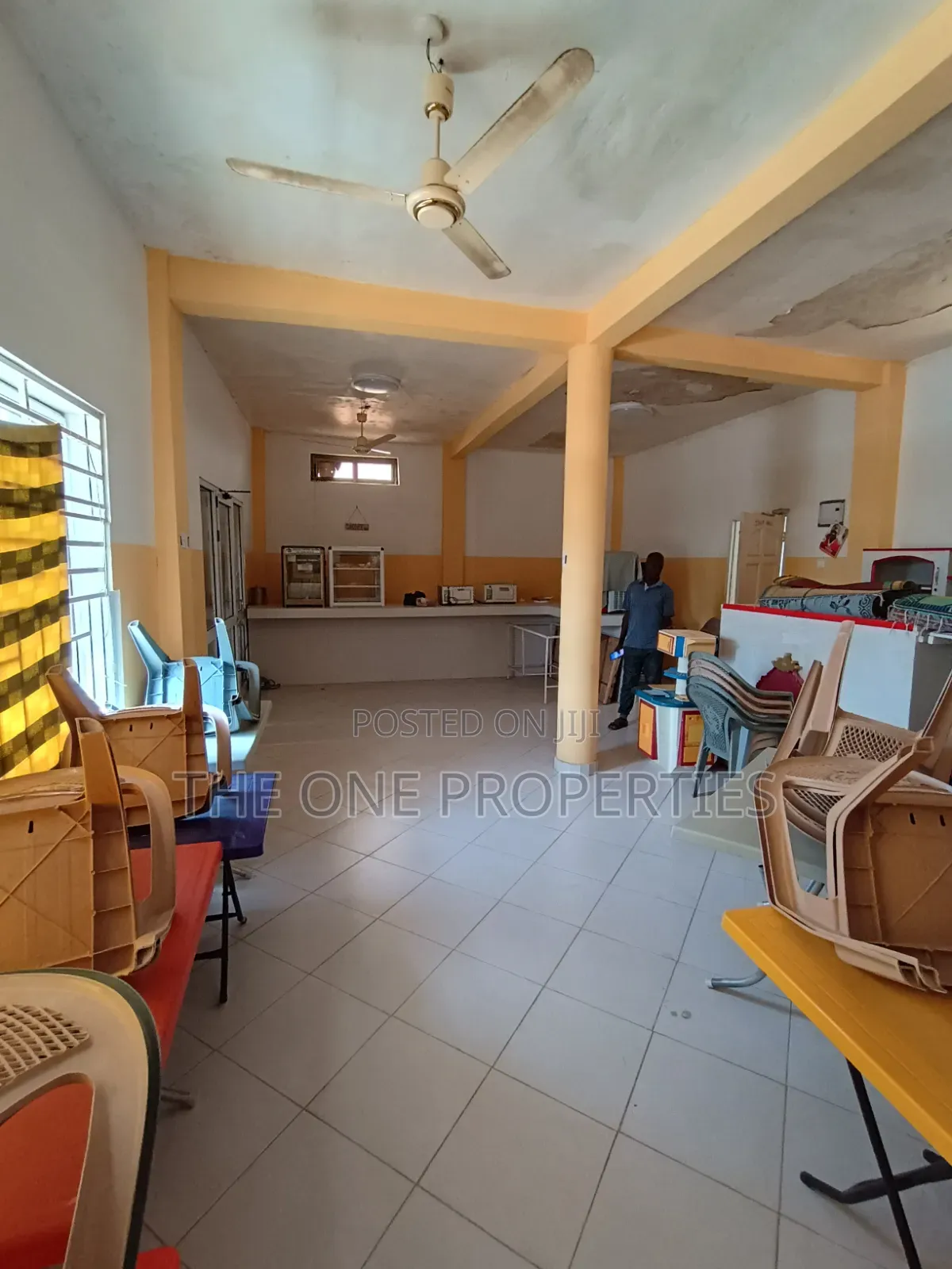 7 Stores+11 Rooms Roadside for Sale at Amasaman Sapeiman