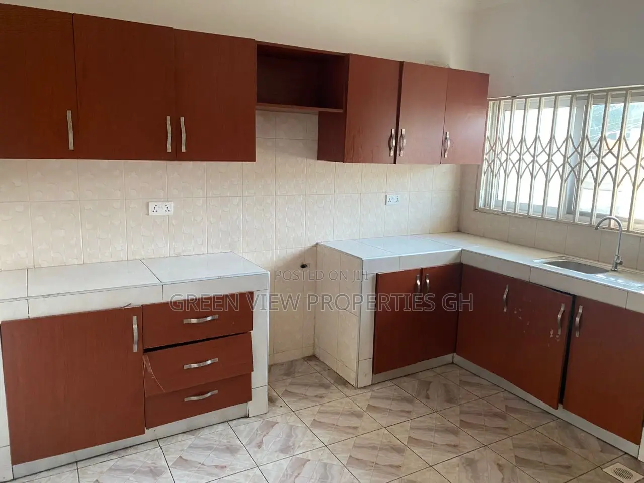 2bdrm Apartment in West Hills Mall Area for rent